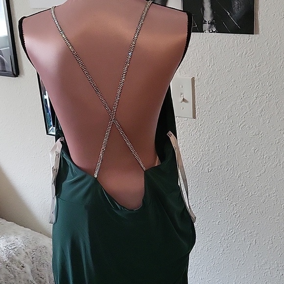 Formal gown - Picture 5 of 7